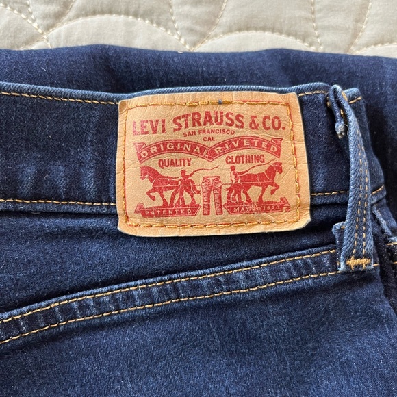 Levi’s 315 Shaping Bootcut Jeans - Picture 5 of 6